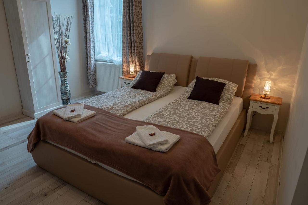F57 - Franko Csaladi Panzio Bed and Breakfast Balatonlelle Eksteriør billede