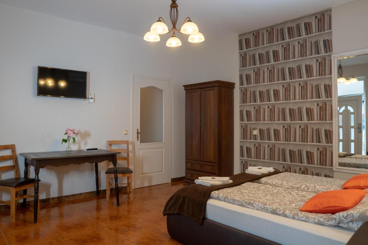 F57 - Franko Csaladi Panzio Bed and Breakfast Balatonlelle Eksteriør billede