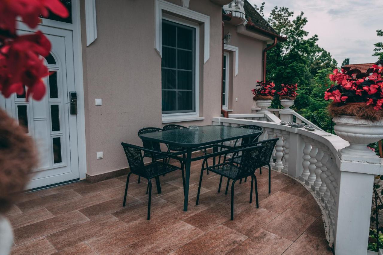 F57 - Franko Csaladi Panzio Bed and Breakfast Balatonlelle Eksteriør billede