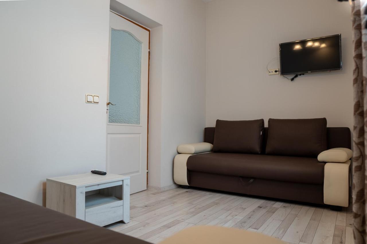 F57 - Franko Csaladi Panzio Bed and Breakfast Balatonlelle Eksteriør billede