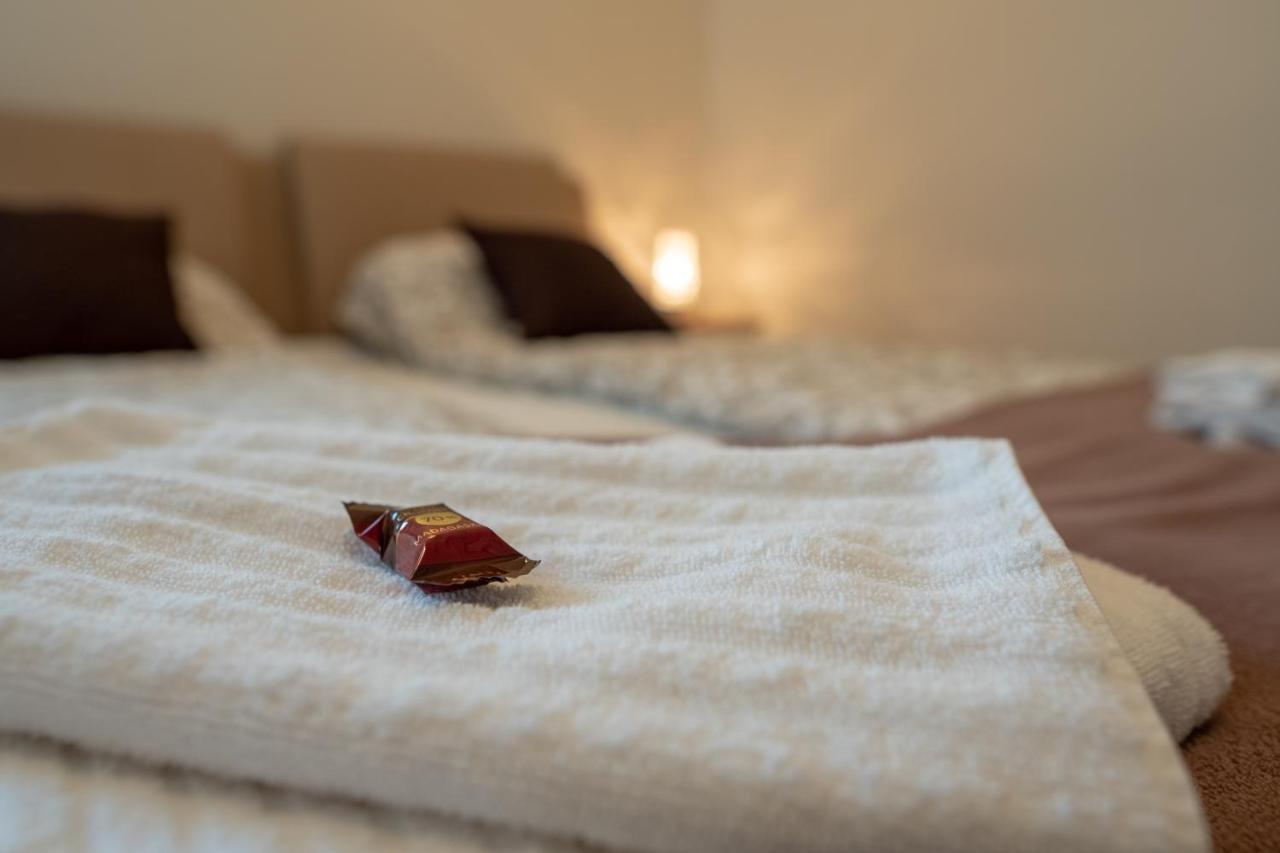 F57 - Franko Csaladi Panzio Bed and Breakfast Balatonlelle Eksteriør billede