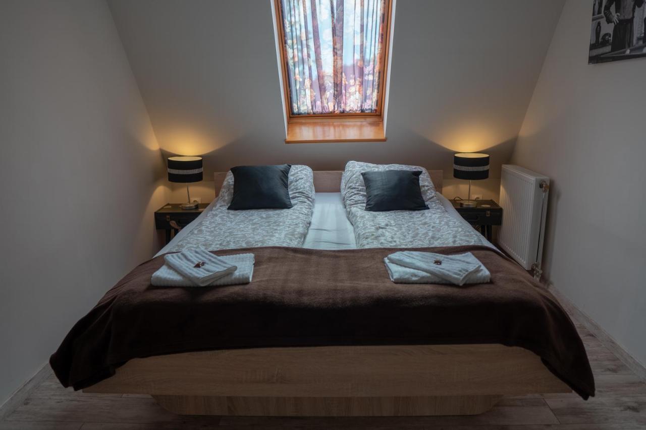 F57 - Franko Csaladi Panzio Bed and Breakfast Balatonlelle Eksteriør billede