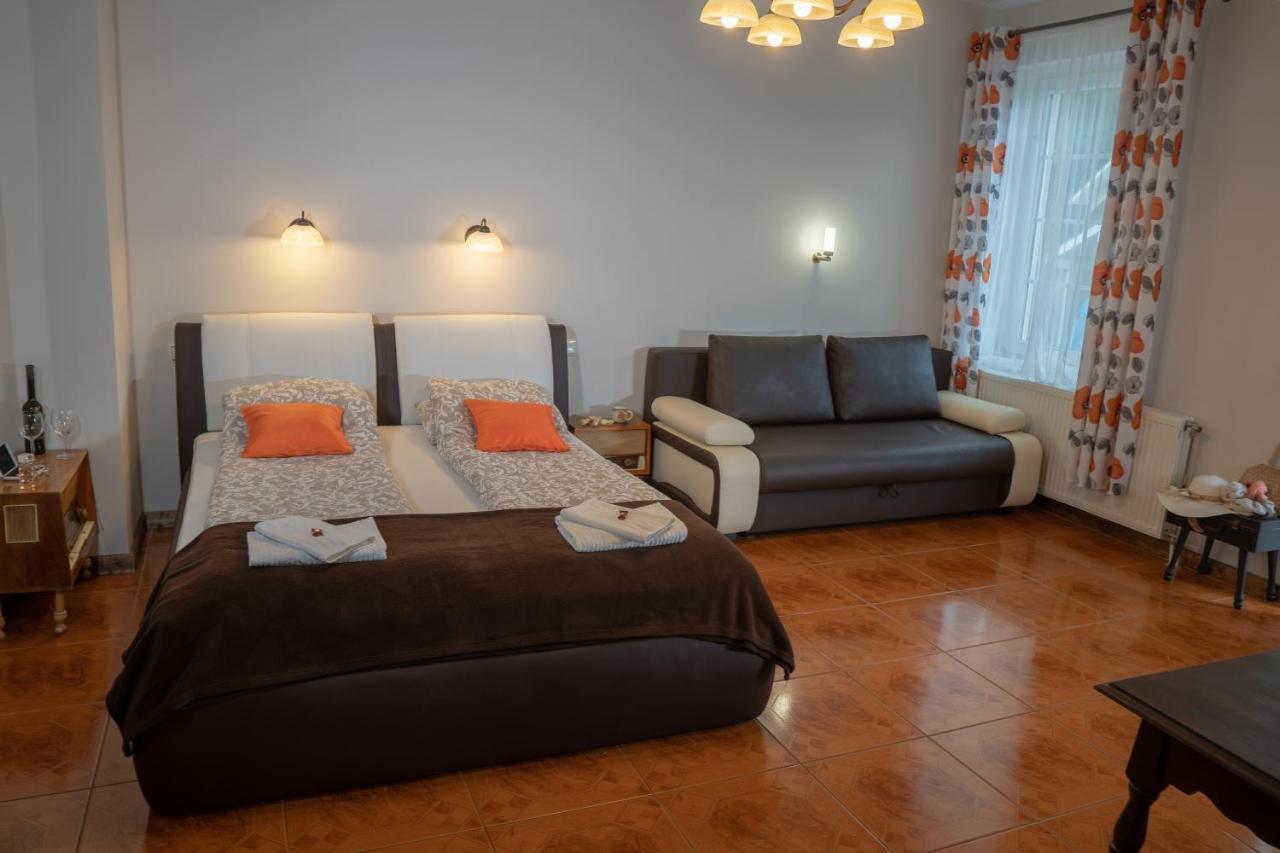F57 - Franko Csaladi Panzio Bed and Breakfast Balatonlelle Eksteriør billede