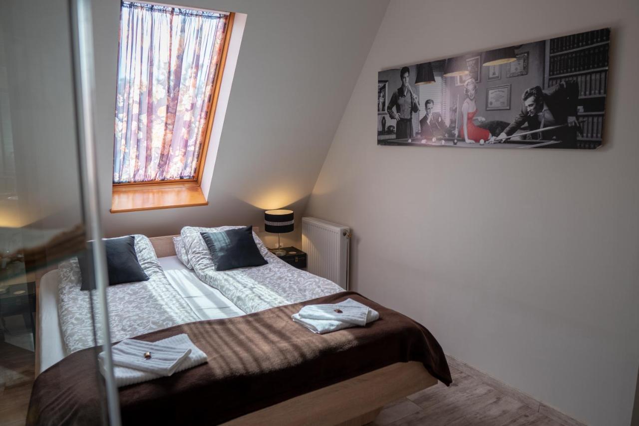F57 - Franko Csaladi Panzio Bed and Breakfast Balatonlelle Eksteriør billede