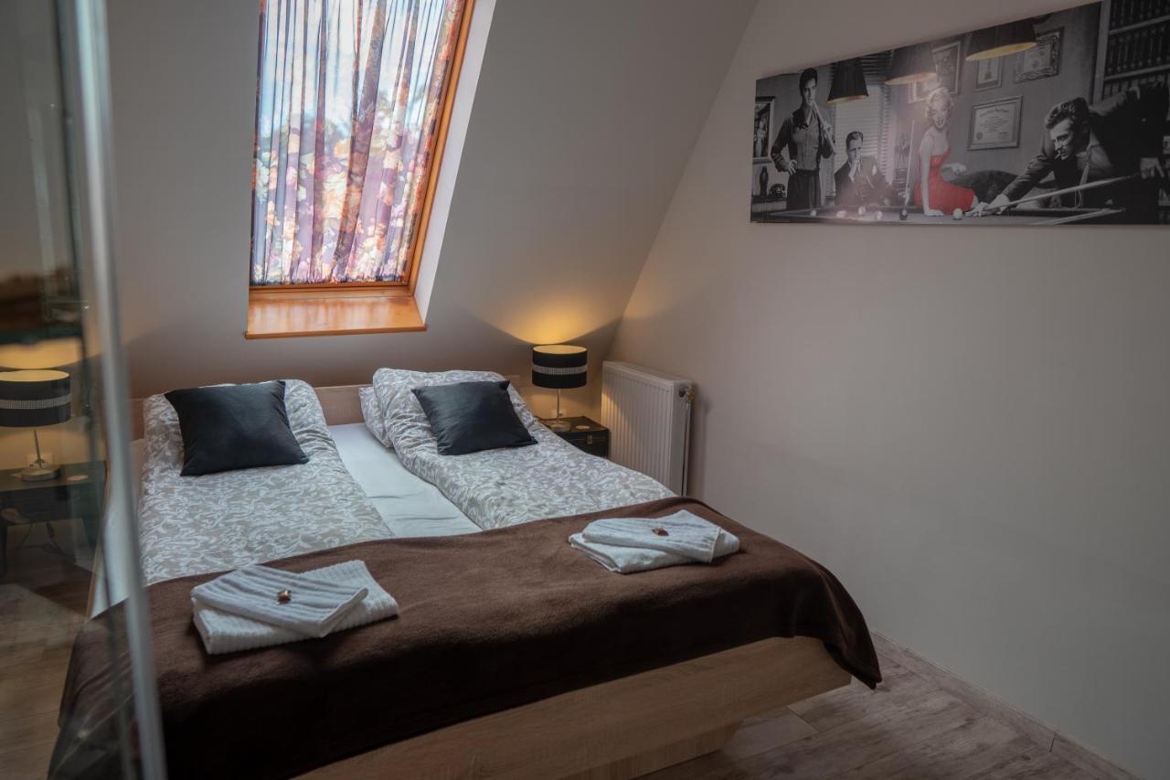 F57 - Franko Csaladi Panzio Bed and Breakfast Balatonlelle Eksteriør billede
