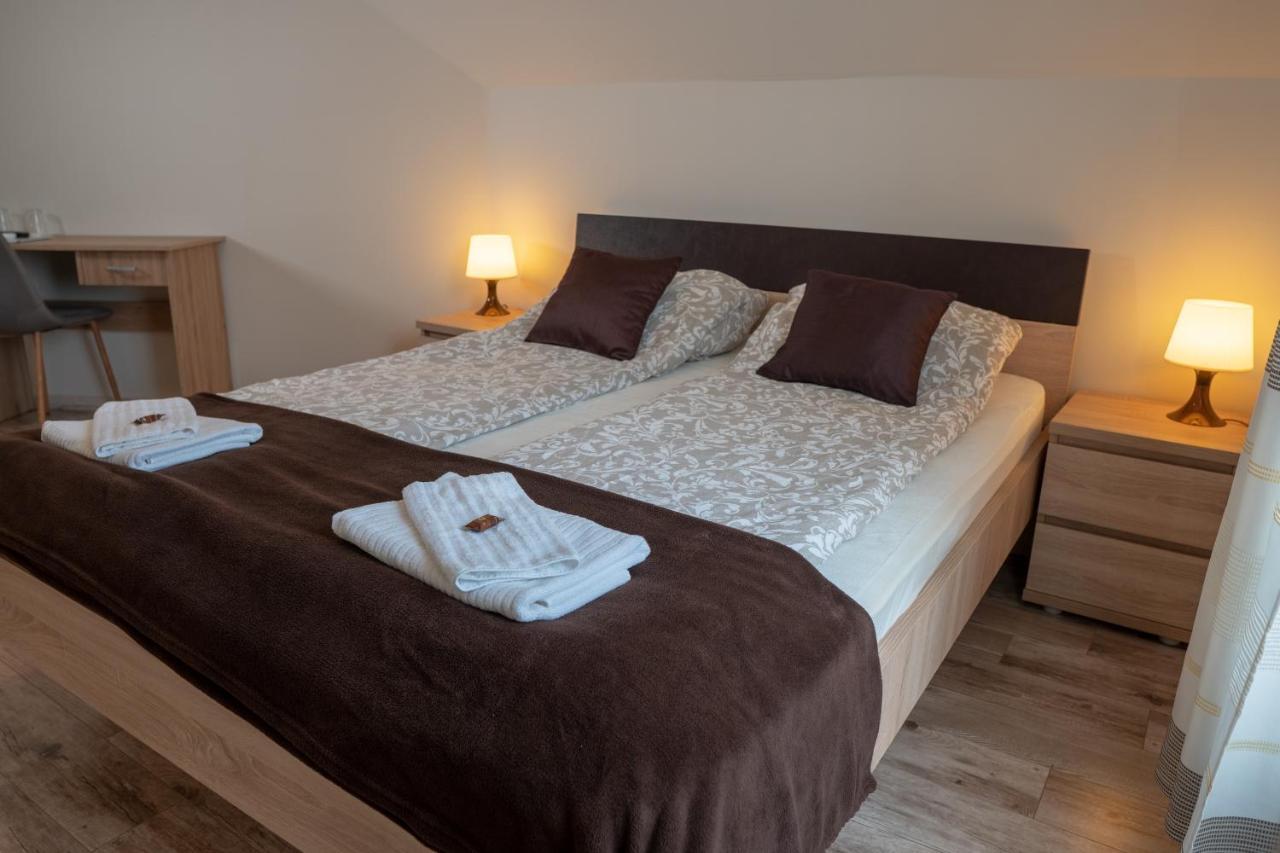 F57 - Franko Csaladi Panzio Bed and Breakfast Balatonlelle Eksteriør billede