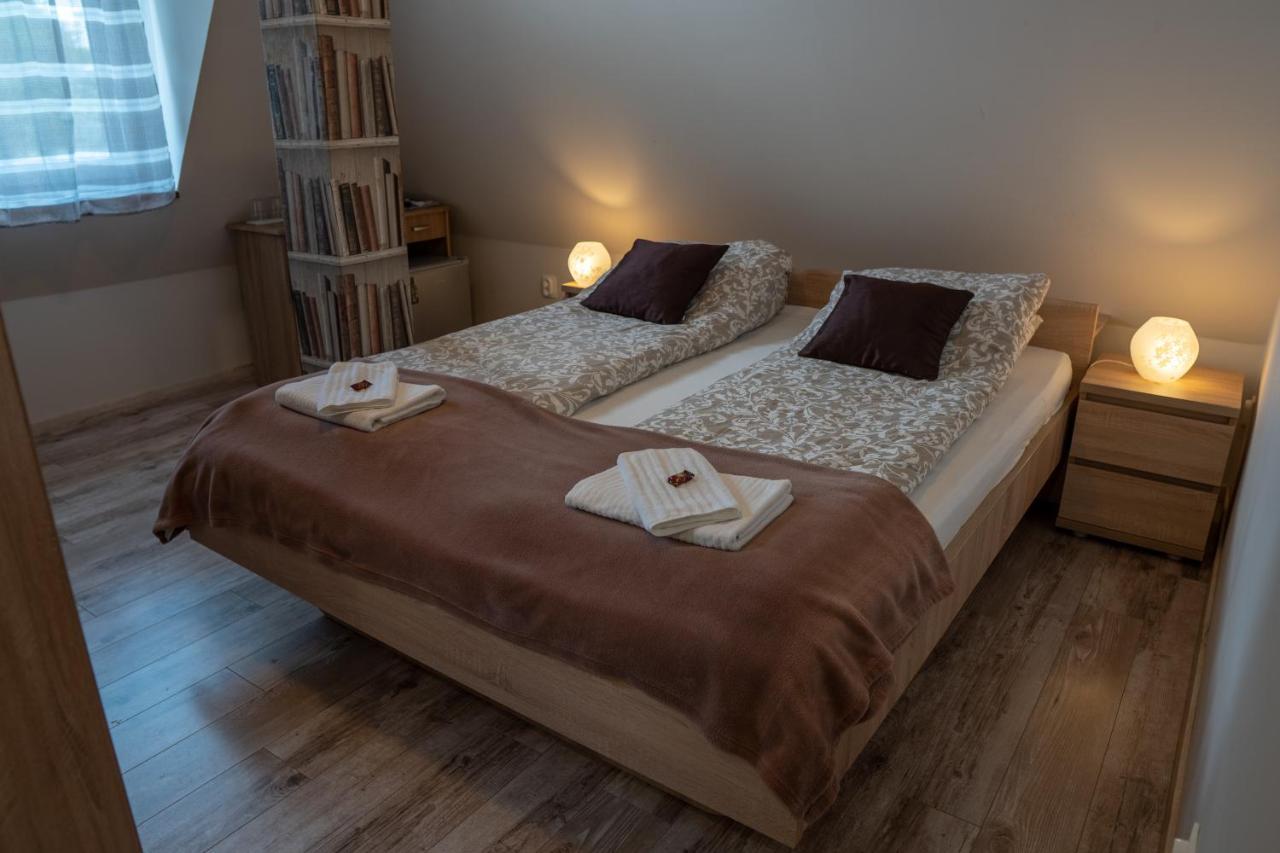 F57 - Franko Csaladi Panzio Bed and Breakfast Balatonlelle Eksteriør billede