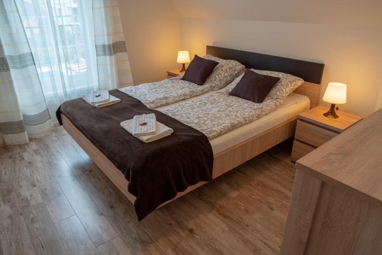 F57 - Franko Csaladi Panzio Bed and Breakfast Balatonlelle Eksteriør billede