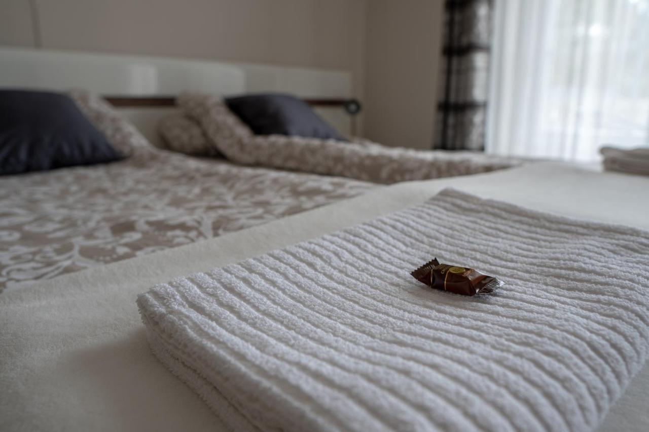 F57 - Franko Csaladi Panzio Bed and Breakfast Balatonlelle Eksteriør billede