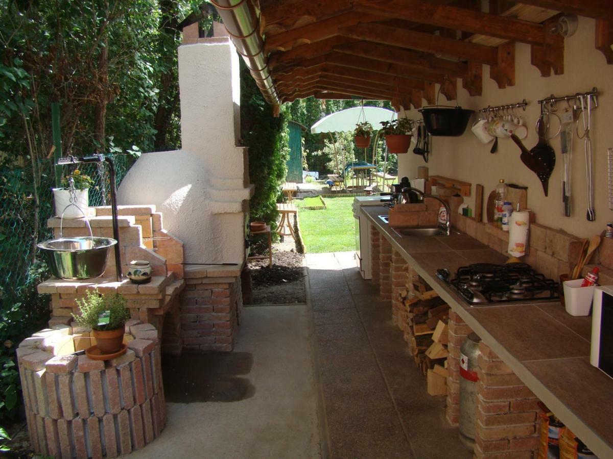 F57 - Franko Csaladi Panzio Bed and Breakfast Balatonlelle Eksteriør billede